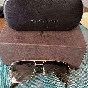 Louis Vuitton attitude unisex sunglasses. Gold